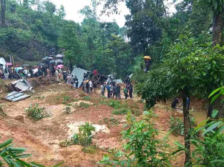 PM talks to Manipur CM on landslides as death toll rises to 8