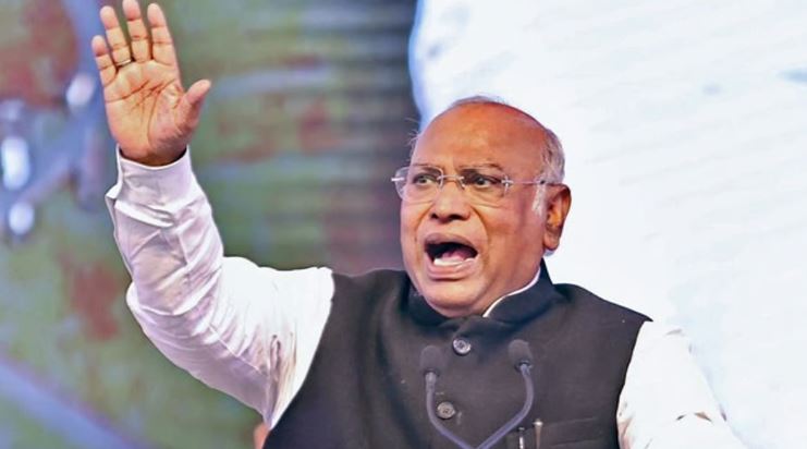 Kharge accuses Prime Minister of communal polarisation, says- Modi is desperate, afraid of invisible voters
