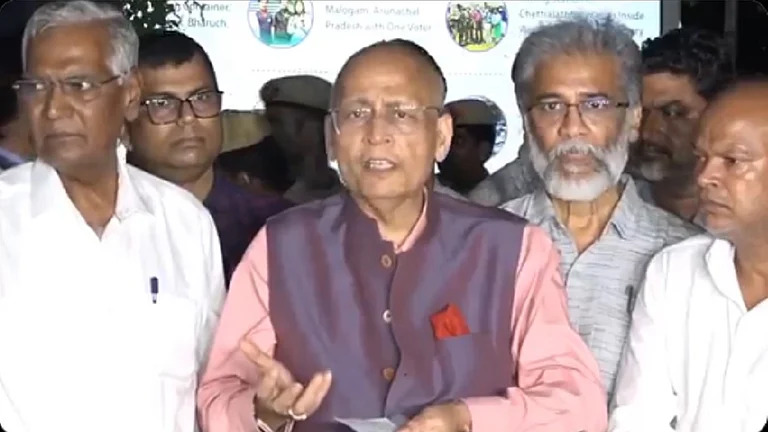 'INDIA' Alliance Leaders Visit Election Commission, Protest Against Intensive Voter List Revision in Bihar