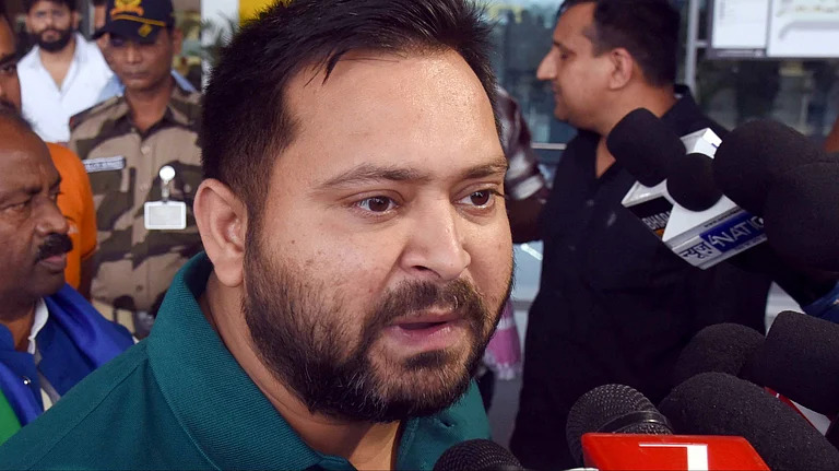 Tejashwi Yadav Confident of Winning Bihar,Declares Swearing-in Date