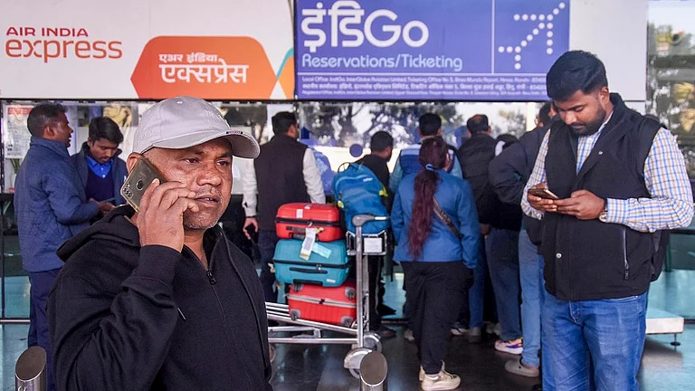 IndiGo Crisis : Large Number of Flights Cancelled Again Today, Passengers Facing Severe Hardship