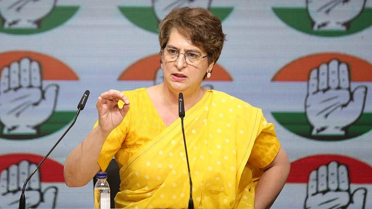Priyanka Gandhi: The women of the country are not stupid, bring the old bill and see who is anti-women
