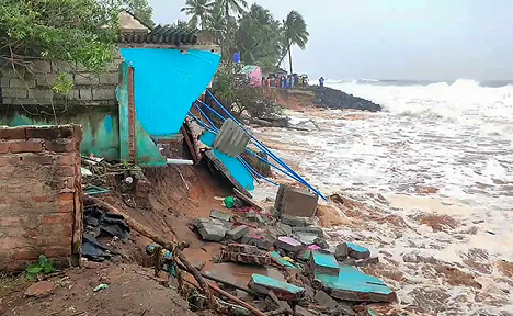 Cyclone Mandous reached close to Tamilnadu, heavy rains in Chennai, more than 10 flights canceled